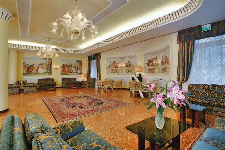 Hotel Interior 7 of 38