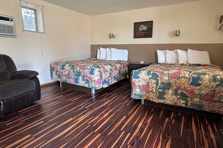 Room 7 of 18