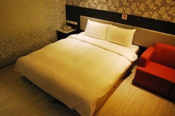 Room 11 of 23