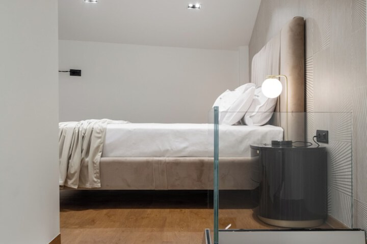 Room 35 of 60