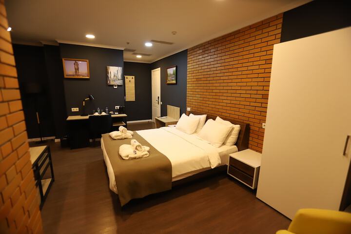 Room 56 of 240