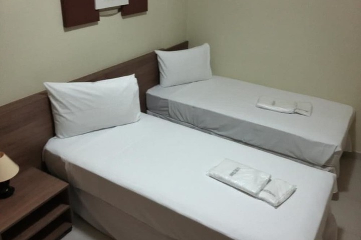 Room 9 of 33