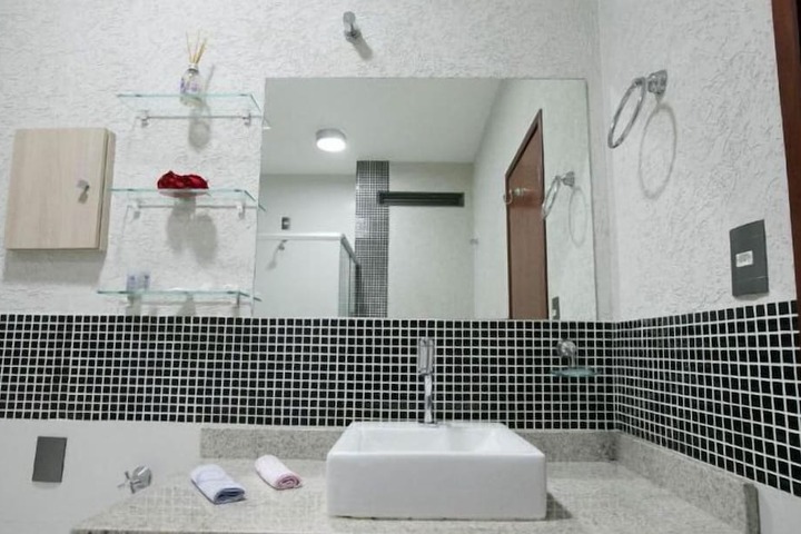 Room 6 of 23