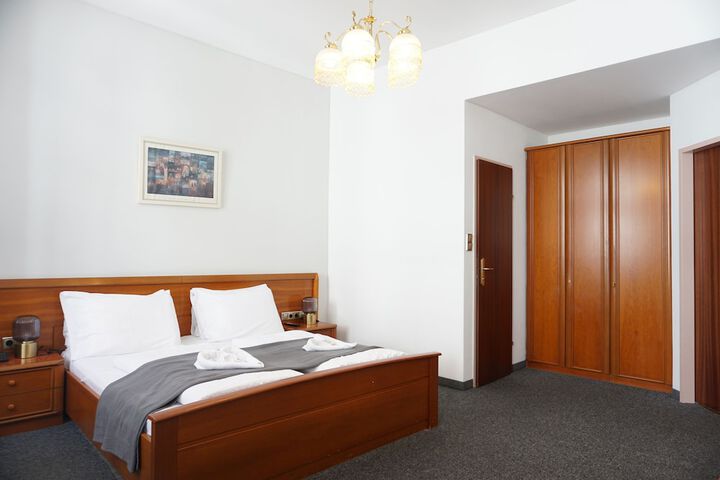 Room 5 of 22