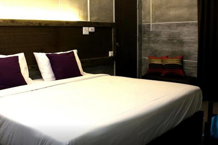 Room 10 of 48