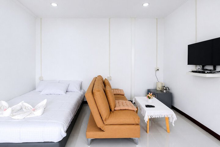 Room 4 of 25