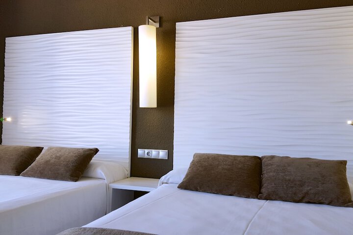 Room 4 of 153