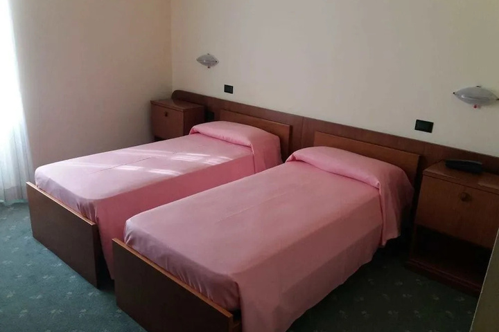 Room 2 of 20
