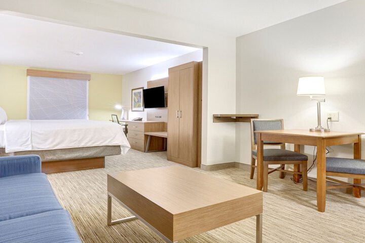 Room 8 of 28