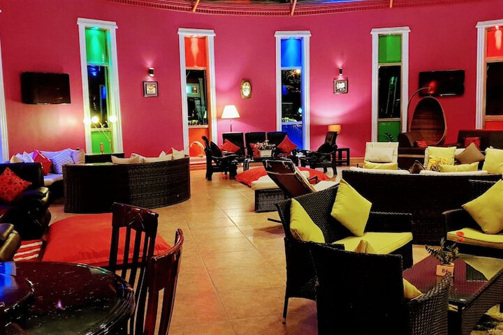 Lounge 64 of 88