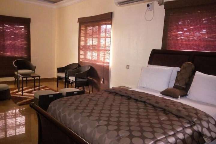 DAVIES SUITES