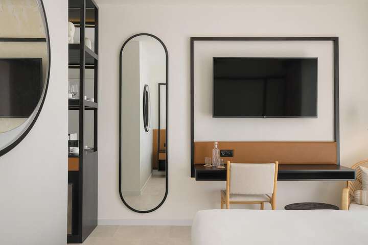Room 33 of 122