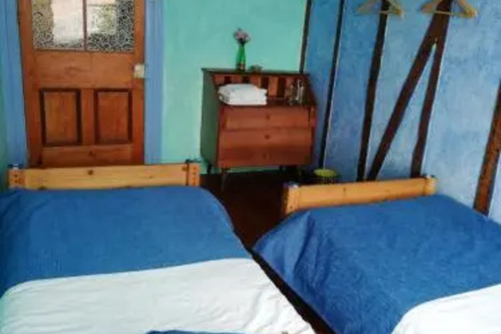 Room 5 of 16