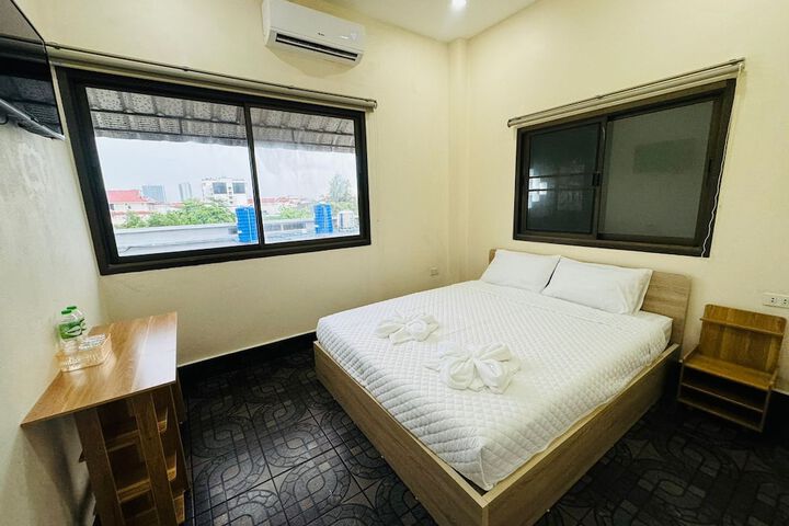 Room 9 of 25