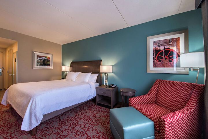 1 King Bed (2 of 23)