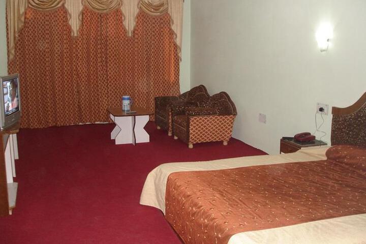 Room 4 of 5