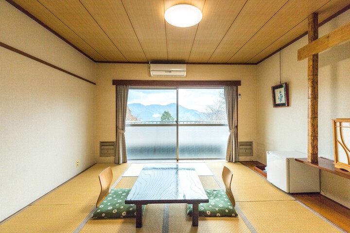 Room 13 of 48