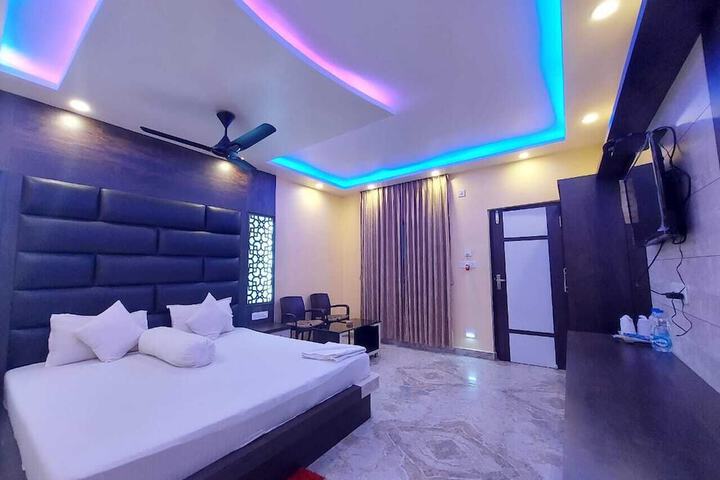 Room 3 of 6