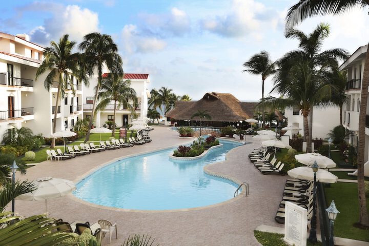 Hotel Pool