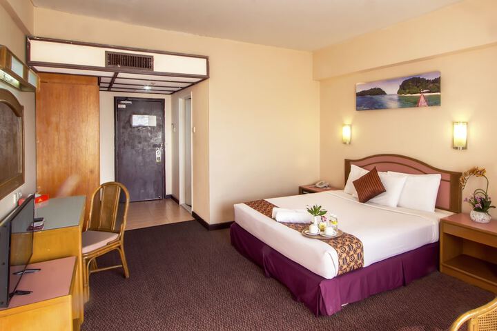 Room 17 of 38