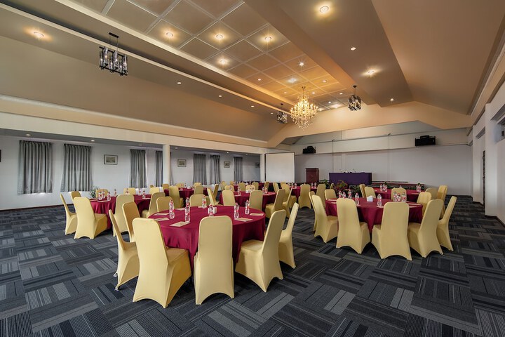 Ballroom/Hall 24 of 29
