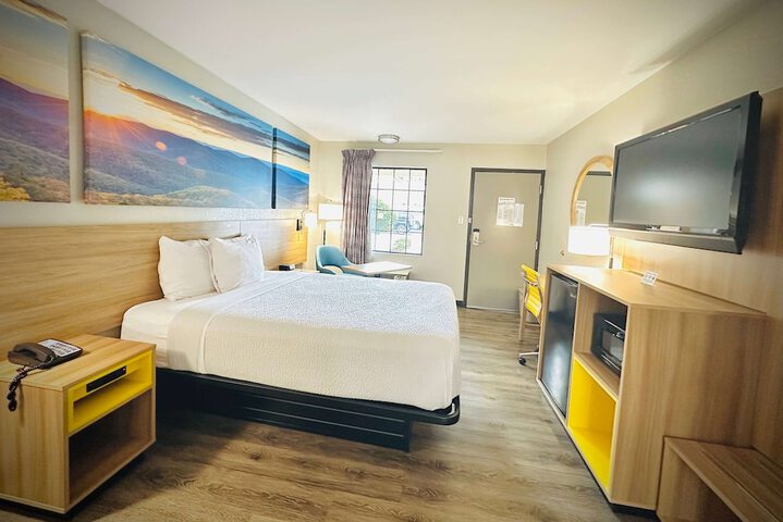 2 Queen Beds (6 of 17)