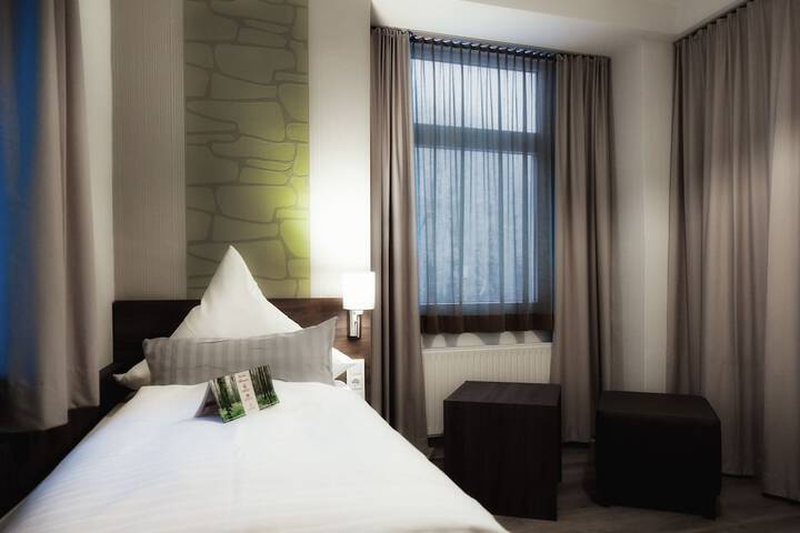 Room 21 of 69