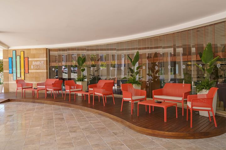 Hotel 2 of 196