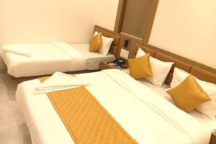 Room 11 of 26