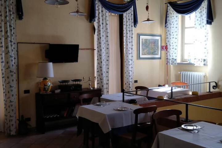 Dining 36 of 44