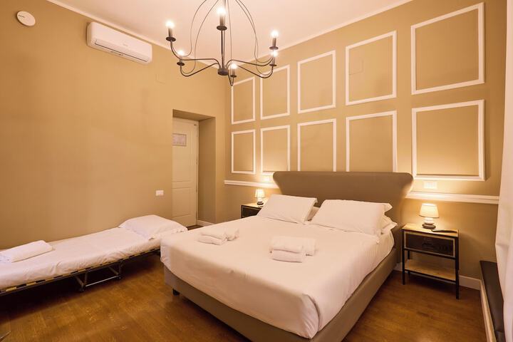 Room 13 of 32