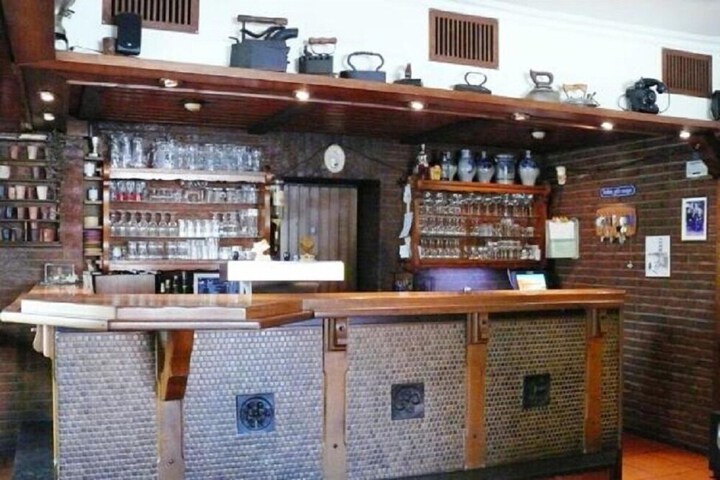 Lounge 4 of 4