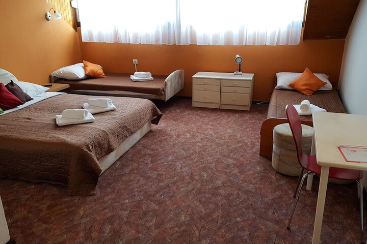 Room 17 of 38