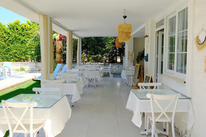 Dining 46 of 117