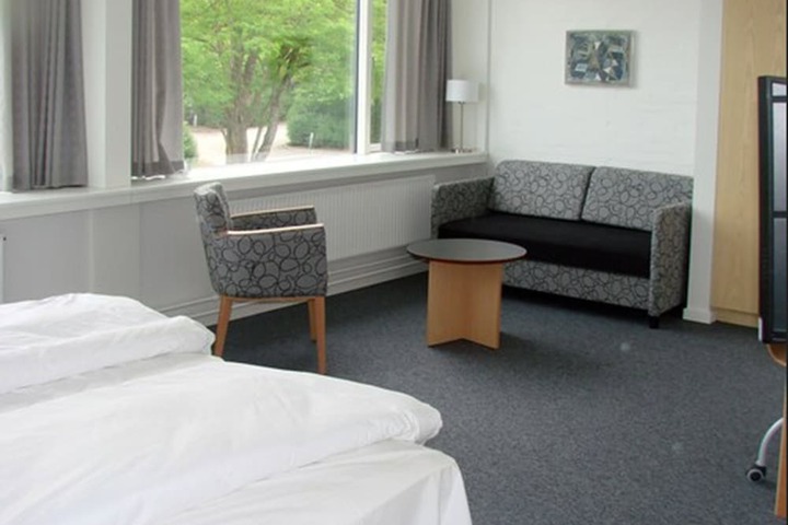 Room 12 of 44