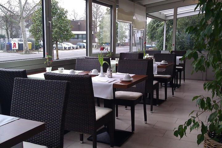 Dining 48 of 57