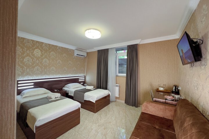 Room 5 of 77
