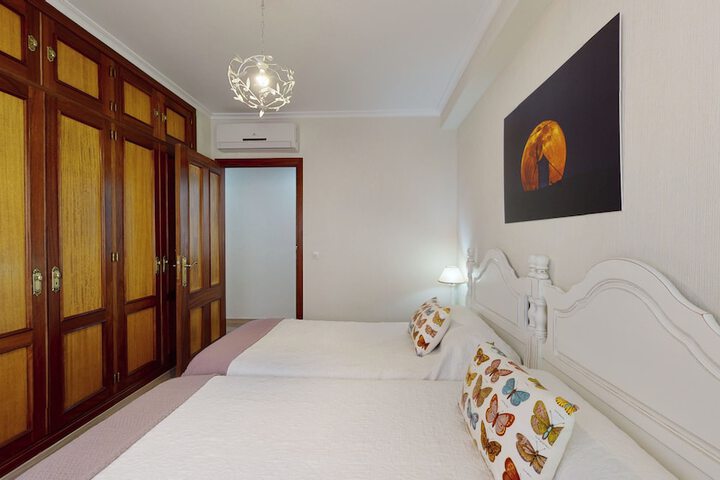Room 28 of 135