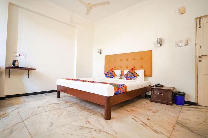 Room 13 of 27