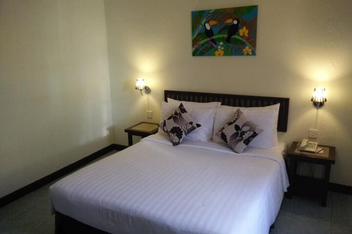 Room 10 of 34