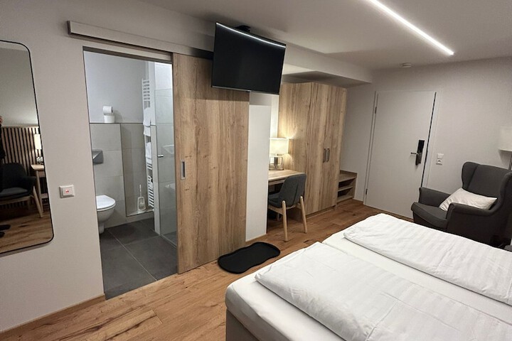 Room 7 of 56