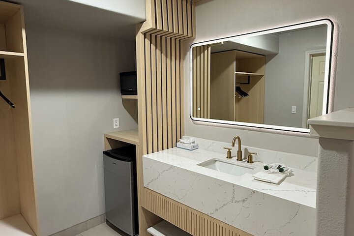 Room 12 of 54
