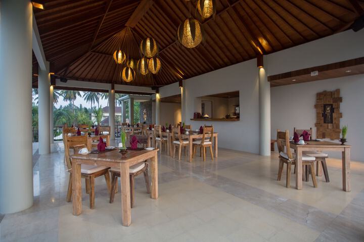 Dining 56 of 74
