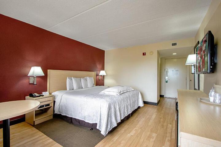 Standard | King Bed (3 of 18)