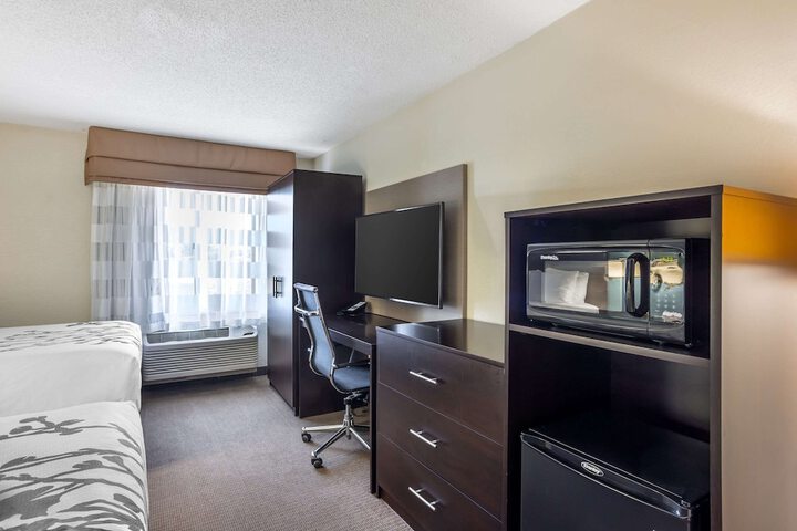 2 Double Beds (4 of 6)