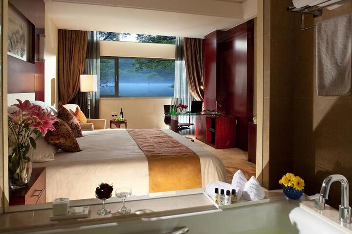 Room 12 of 40
