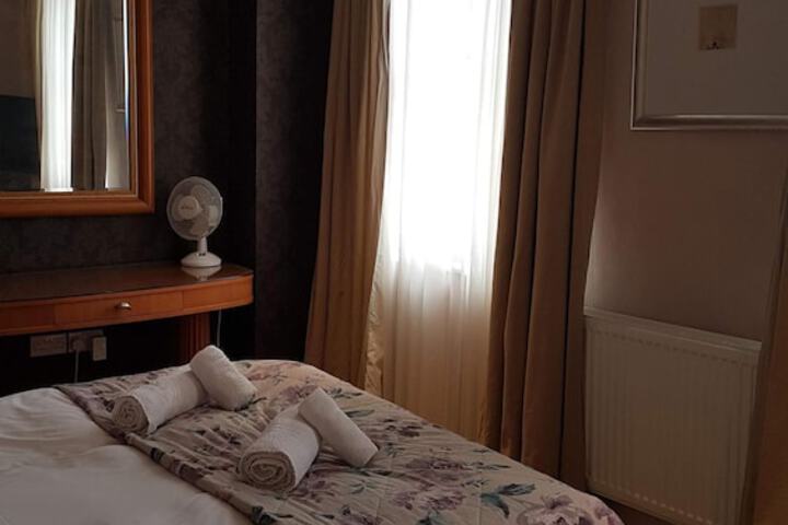 Room 11 of 40