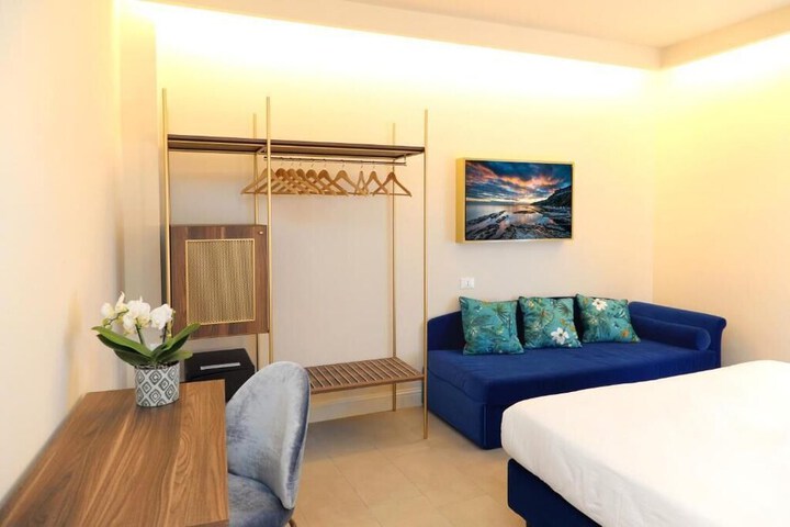 Room 17 of 38
