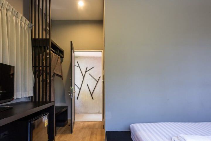 Room 10 of 68