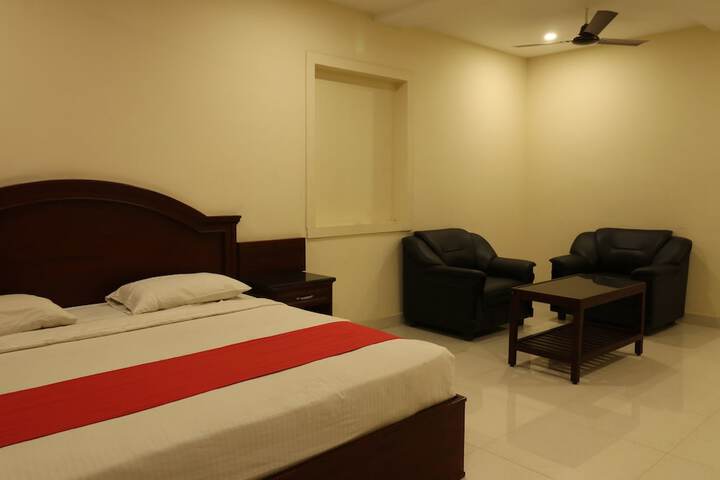 Room 6 of 12